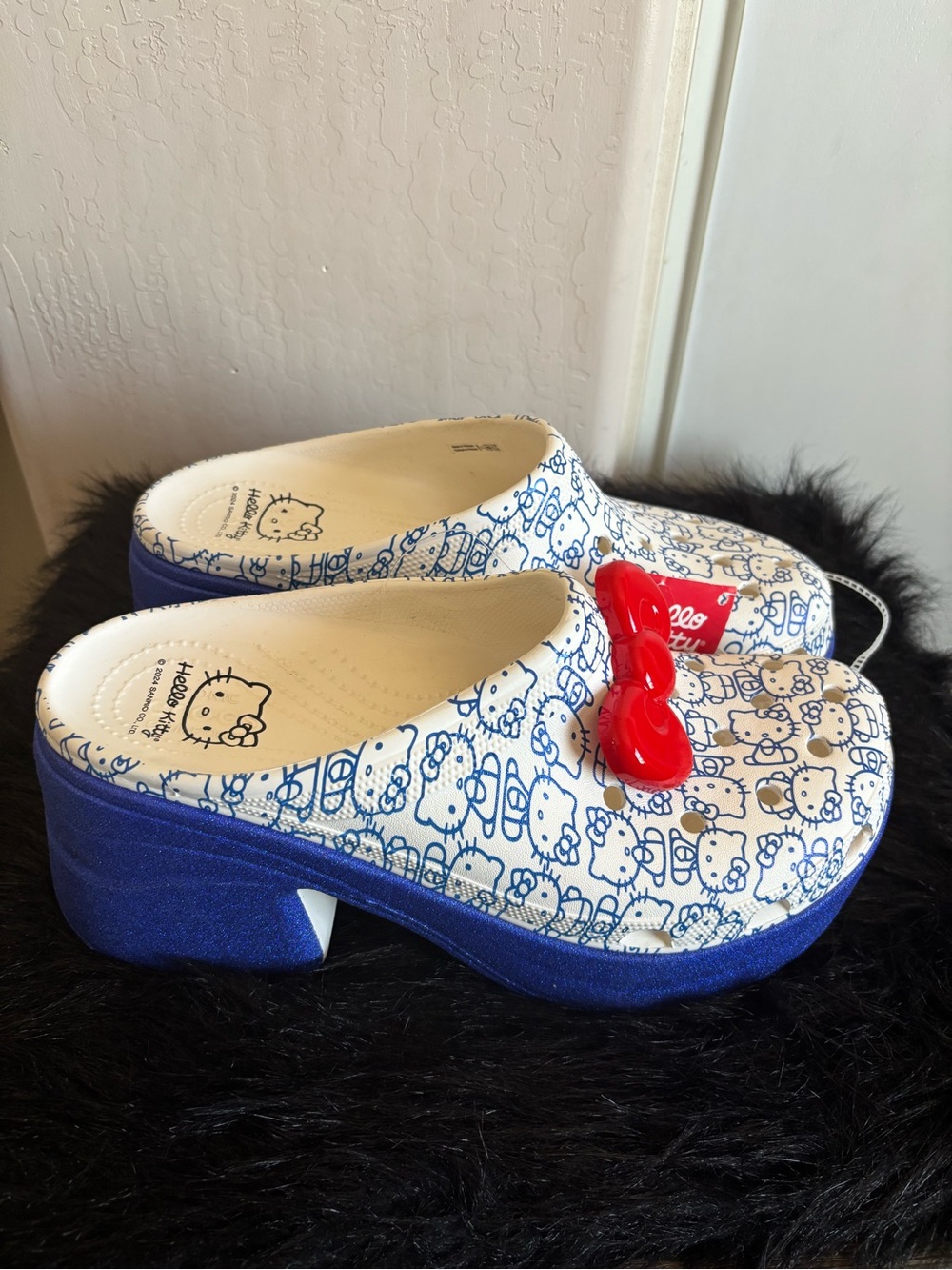 NWT Crocs x Hello Kitty Siren Clogs, White & Blue with Red Bow Accent, Size 13